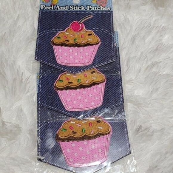 Muffin Cake With Cherry Peel and Stick Patches 3 pieces - Picture 2 of 9